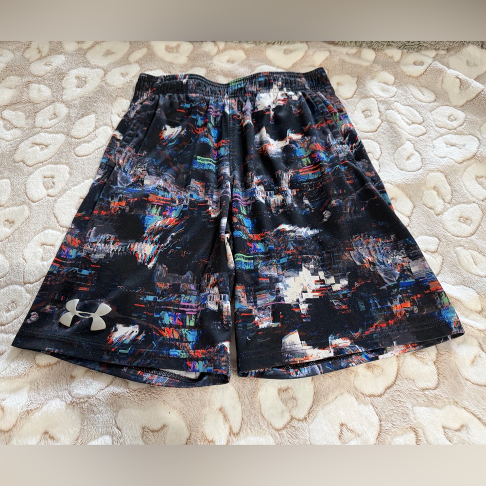 #43 Boys VVGUC UA Under Armour multi colored shorts YL Youth Large